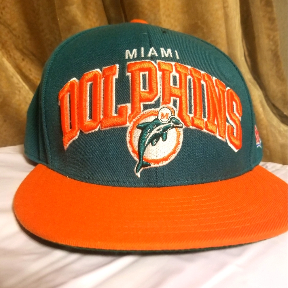 Mens Mitchell and Ness Miami dolphins fitted hat